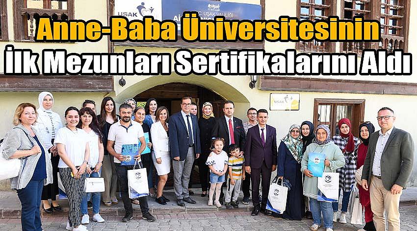 Anne-Baba Üniversitesinin İlk Mezunları Sertifikalarını Aldı