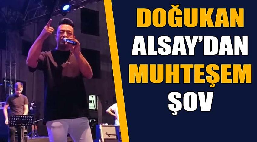 Showman Doğukan Alsay, Muhteşem Sahne Performansı ile Uşaklıları Mest Etti