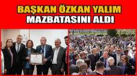  Uşak Belediye Başkanı Özkan Yalım mazbatasını aldı.