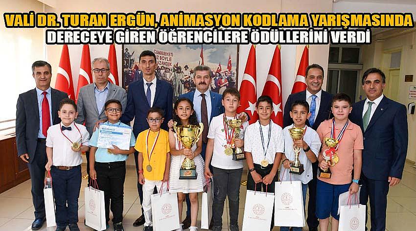 Vali Dr. Turan Ergün, Animasyon Kodlama Yarışmasında Dereceye Giren Öğrencilere Ödüllerini Verdi